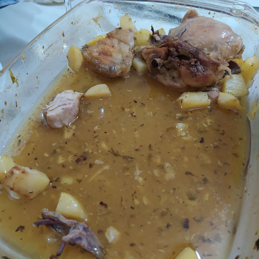 Pollo al horno, con o sin papas, aquí al gusto🤷♀️ Paso 4 Pollo al horno, con o sin papas, aquí al gusto🤷♀️ Paso 4
