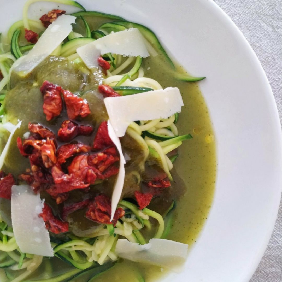 Calabacín , pesto y tomate seco Calabacín , pesto y tomate seco