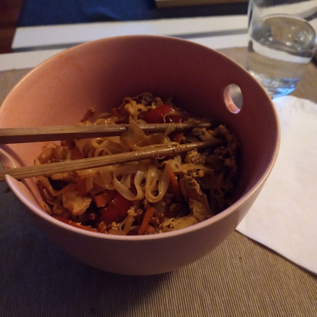 Fideos de arroz salteados 🍜🍜🍜 Fideos de arroz salteados 🍜🍜🍜