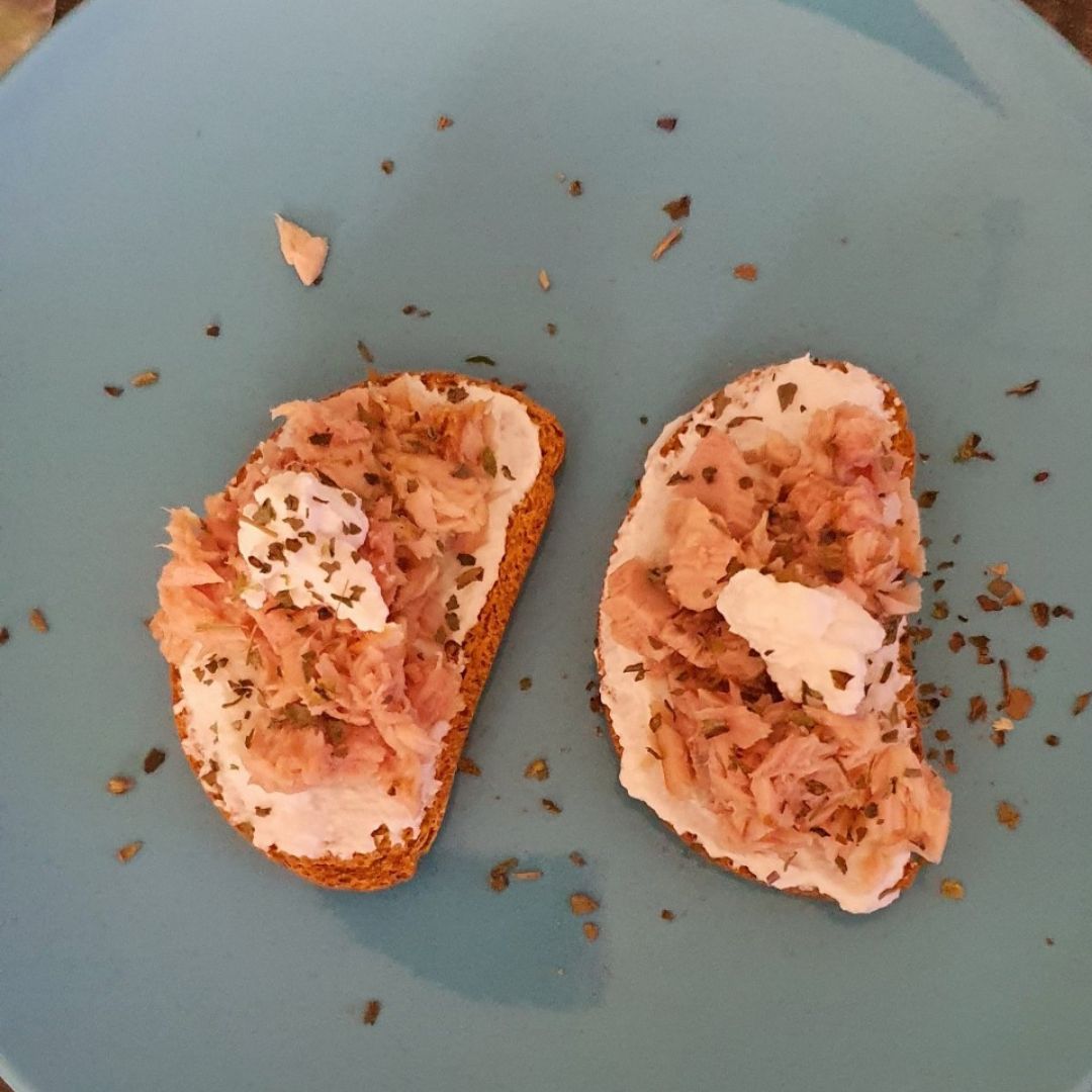 Tostaditas con atún y ricotta Tostaditas con atún y ricotta