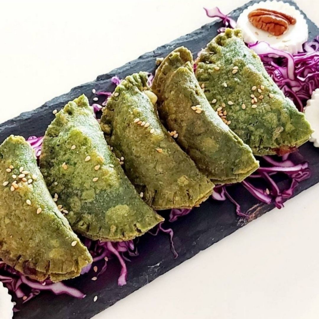 Empanadillas de espinacas con queso y vegetales 