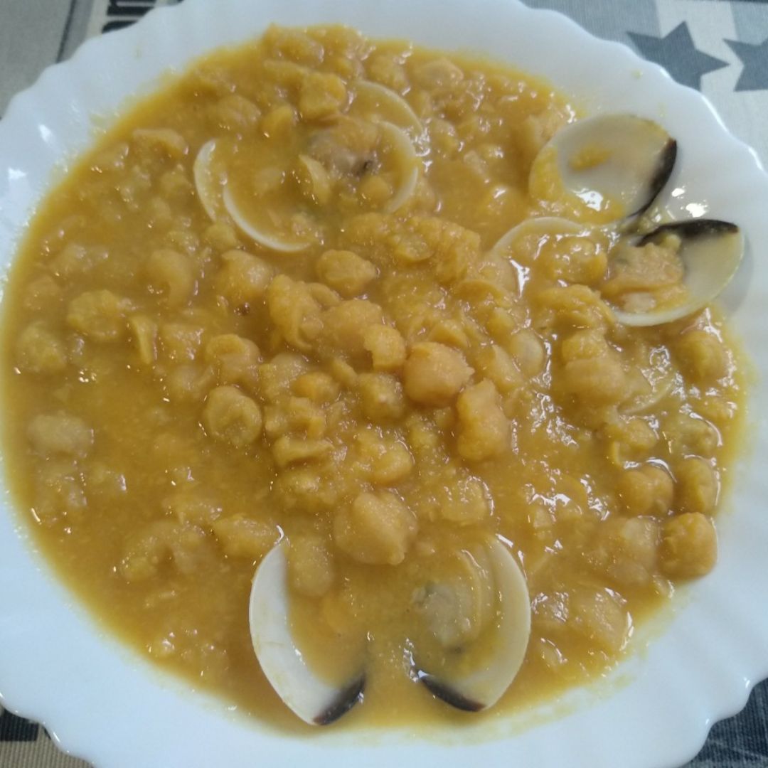 Garbanzos con Almejas Garbanzos con Almejas