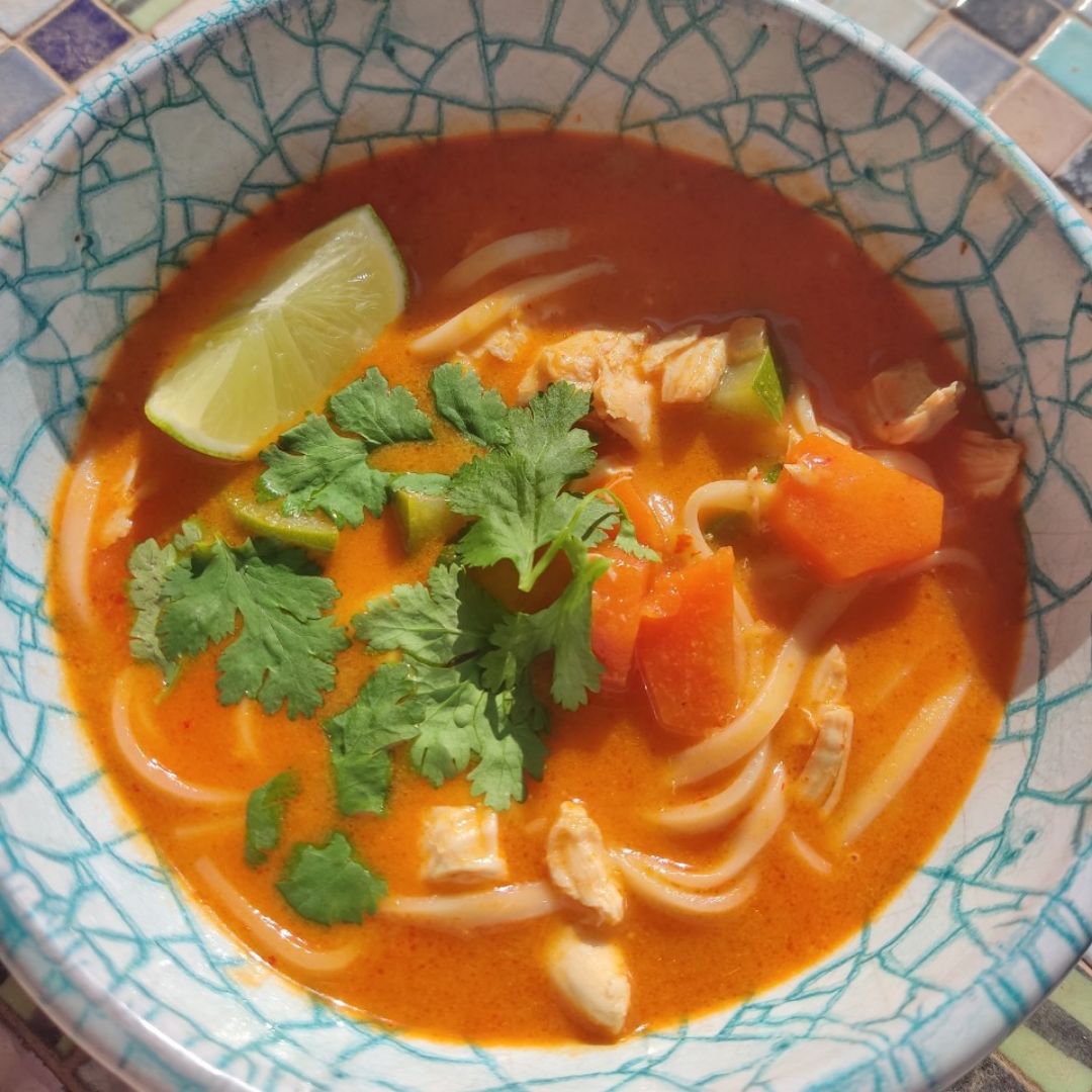 Sopa de curry y coco tailandés Sopa de curry y coco tailandés