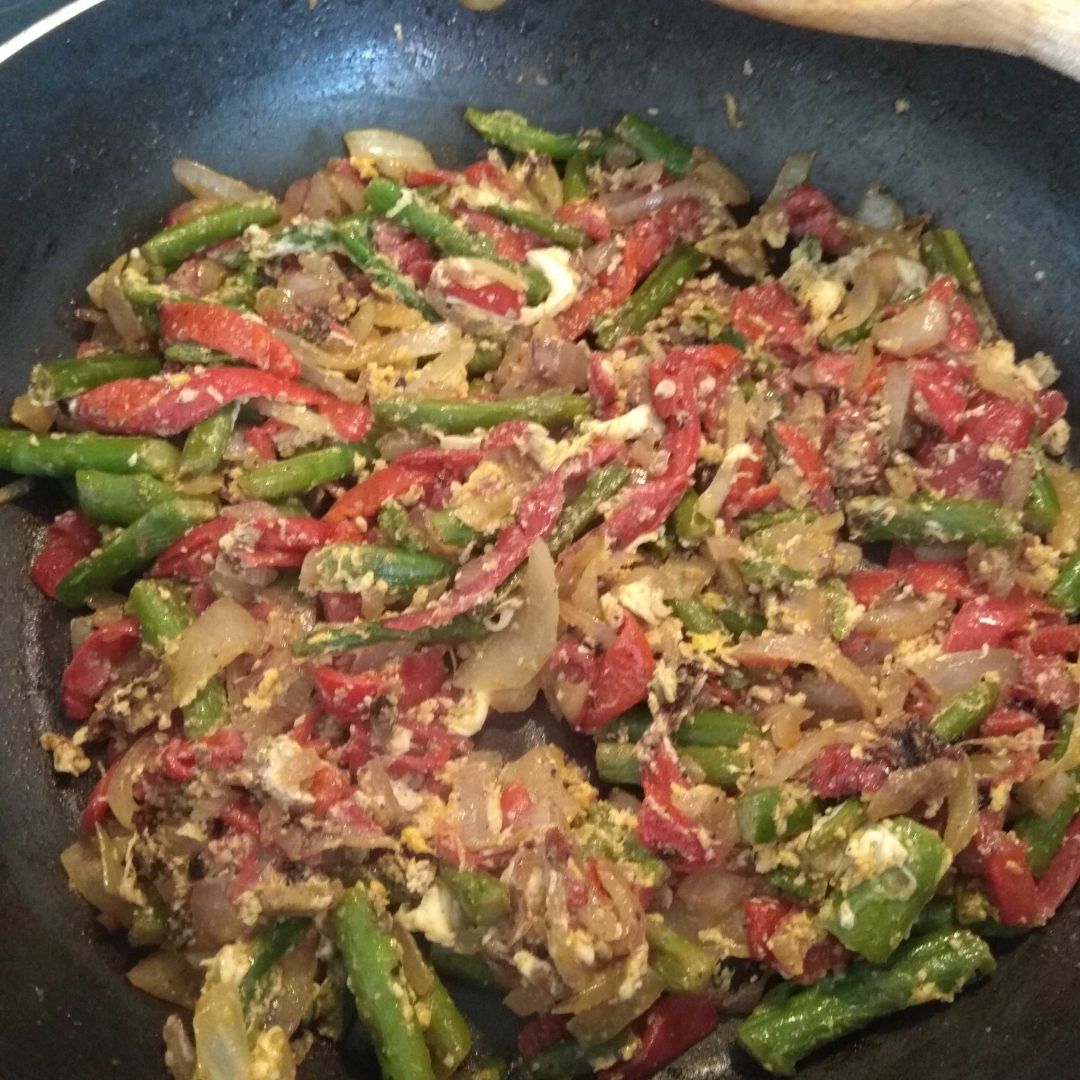 Revuelto de Trigueros, cebolla y pimiento Revuelto de Trigueros, cebolla y pimiento