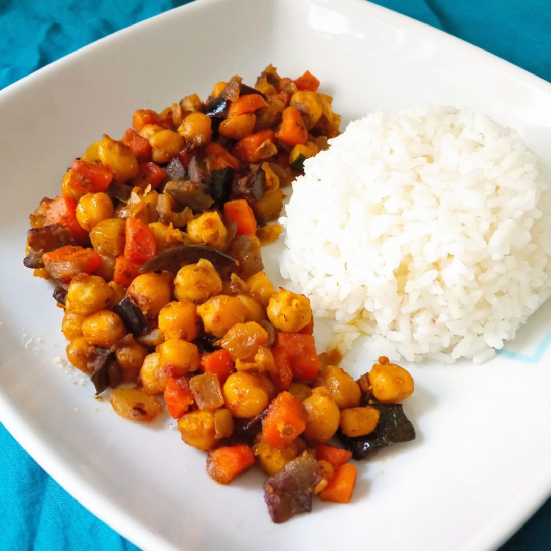 Garbanzos con verduras especiados