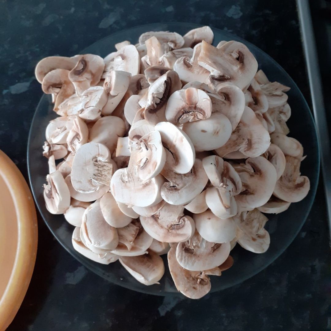 Champiñones en salsa, fácil y riquísima 😋 Paso 0 Champiñones en salsa, fácil y riquísima 😋 Paso 0