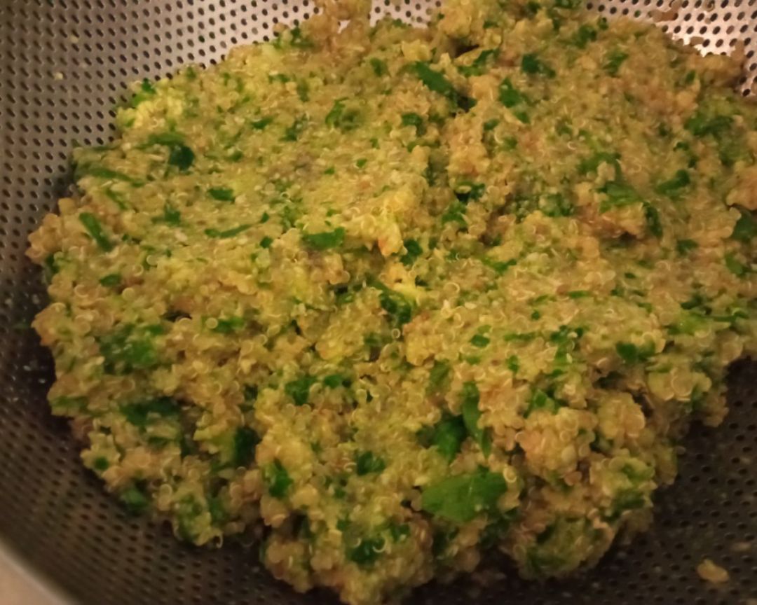 Hamburguesas de quinoa, espinacas y calabacín (sin huevo) Paso 3 Hamburguesas de quinoa, espinacas y calabacín (sin huevo) Paso 3