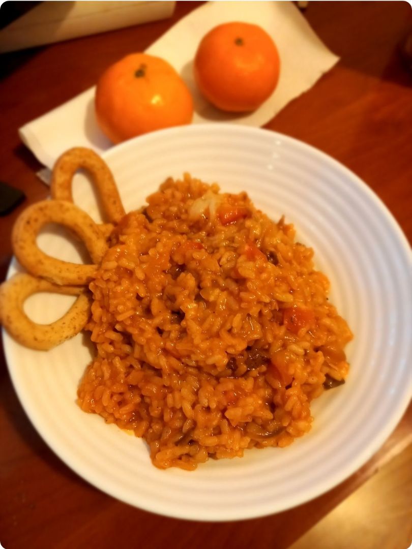 Risotto rojo con romero y champiñones. 