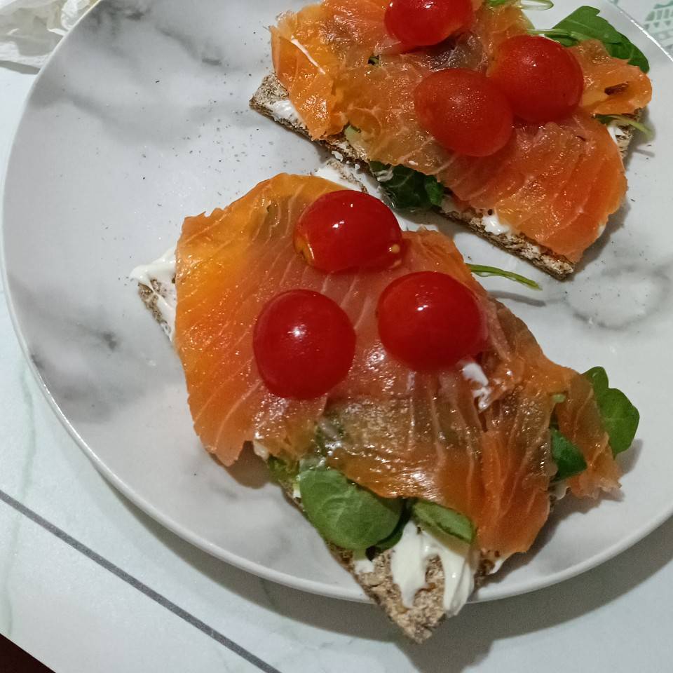 Tostas de queso Filadelfia y Salmón Ahumado Tostas de queso Filadelfia y Salmón Ahumado
