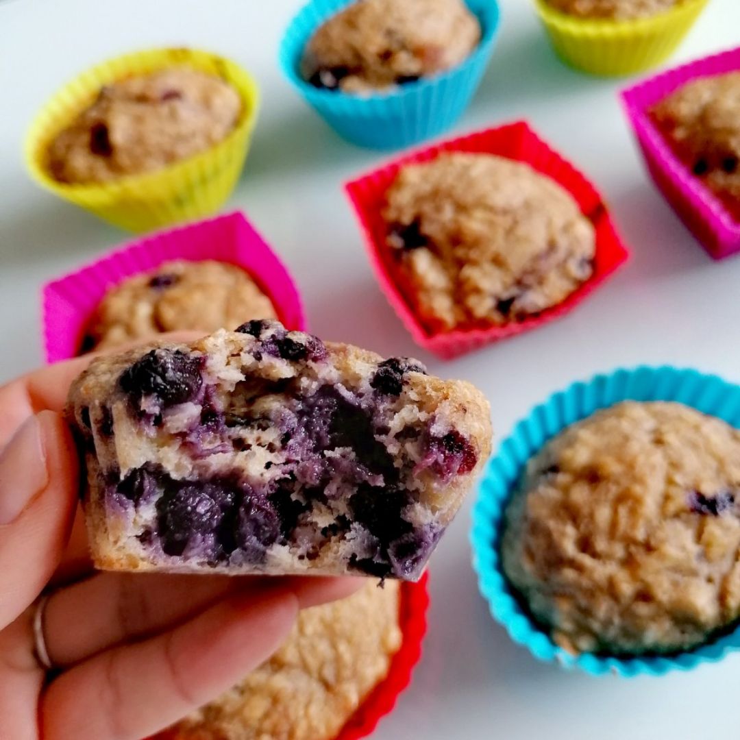 Muffins de plátano y arándanos Muffins de plátano y arándanos