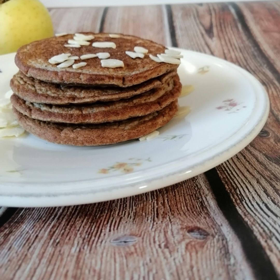 Tortitas de manzana, canela y almendra Tortitas de manzana, canela y almendra