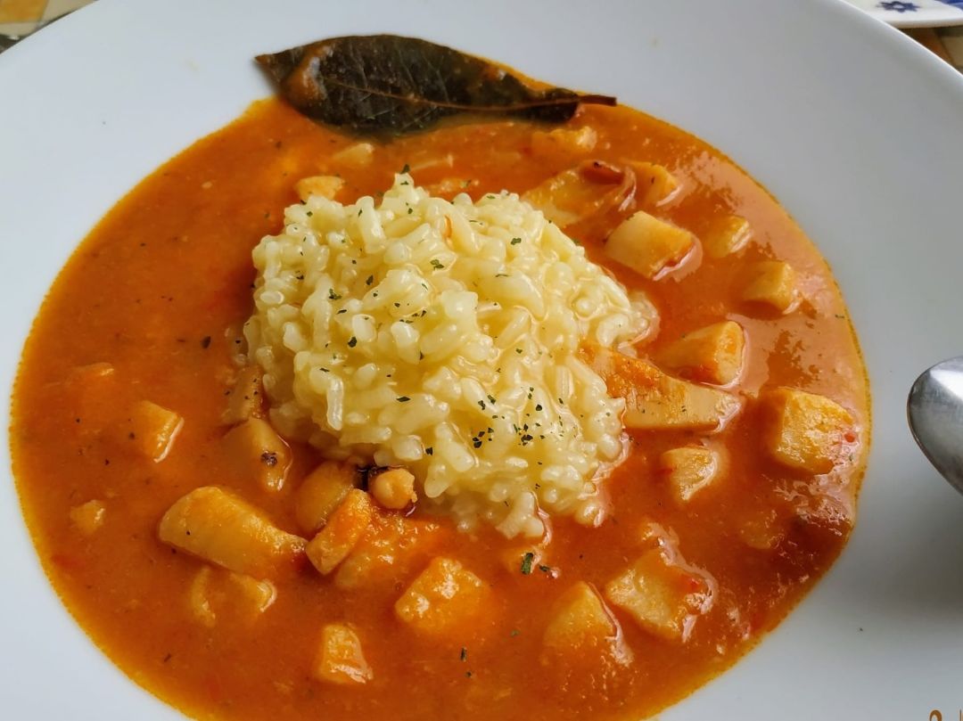 Choco en salsa y arroz blanco Choco en salsa y arroz blanco