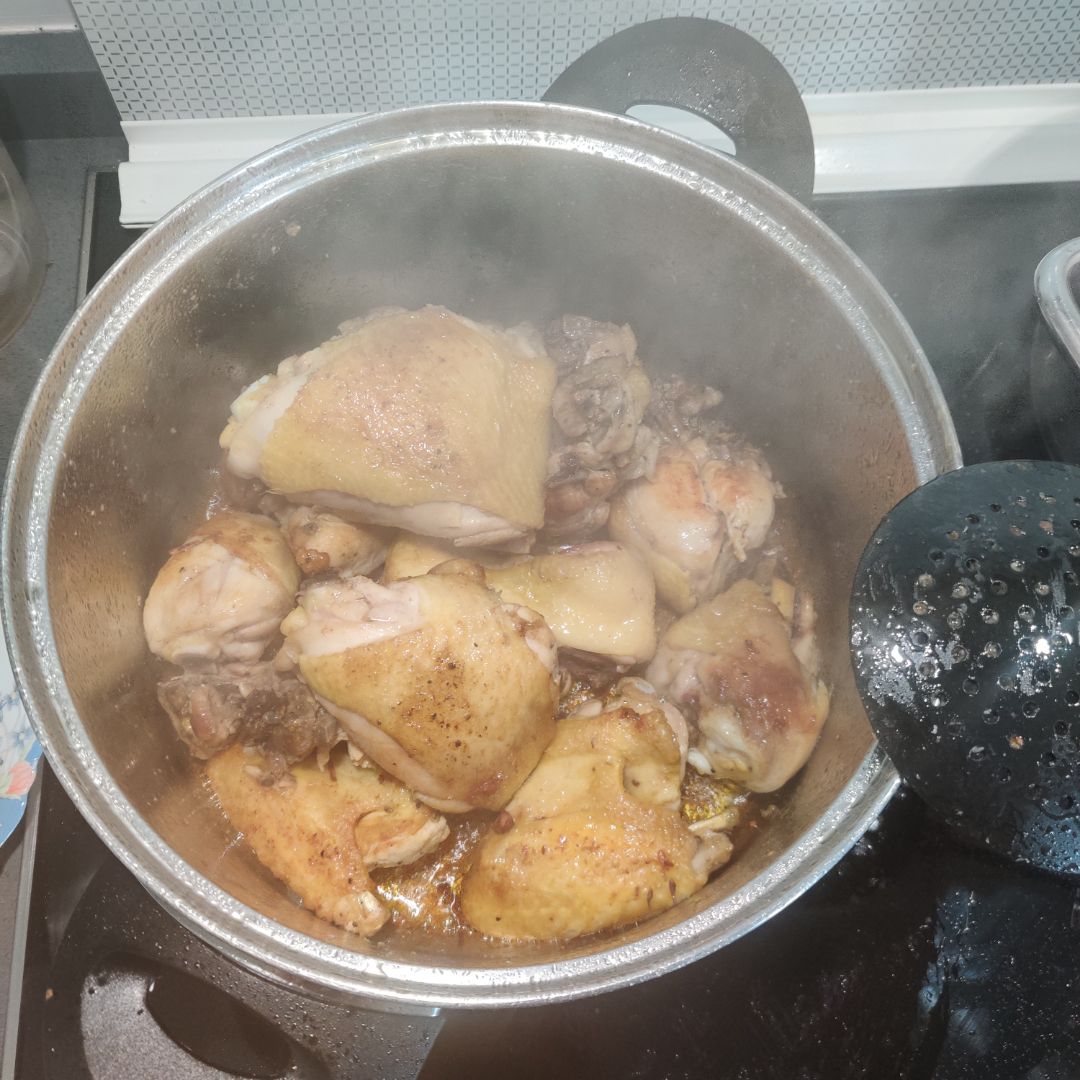 Pollo al ajillo.Step 0