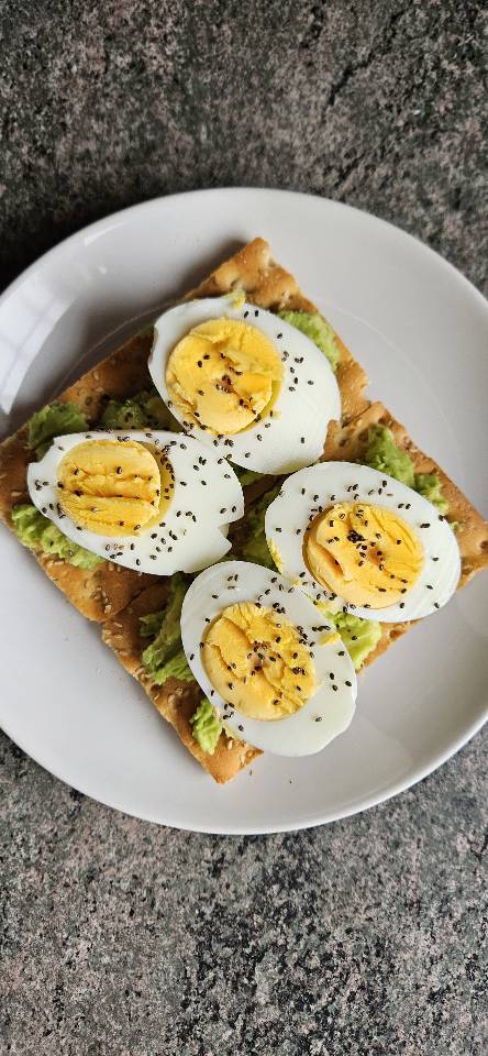 Pan wasa, Aguacate y huevo duro Pan wasa, Aguacate y huevo duro