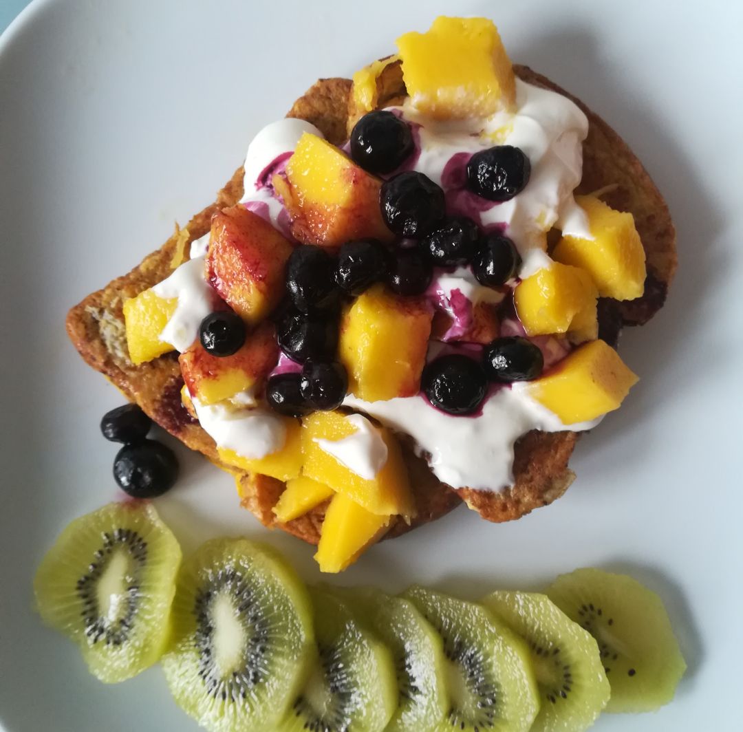 💥 Tostadas francesas con mango, arándanos y yogur 💥