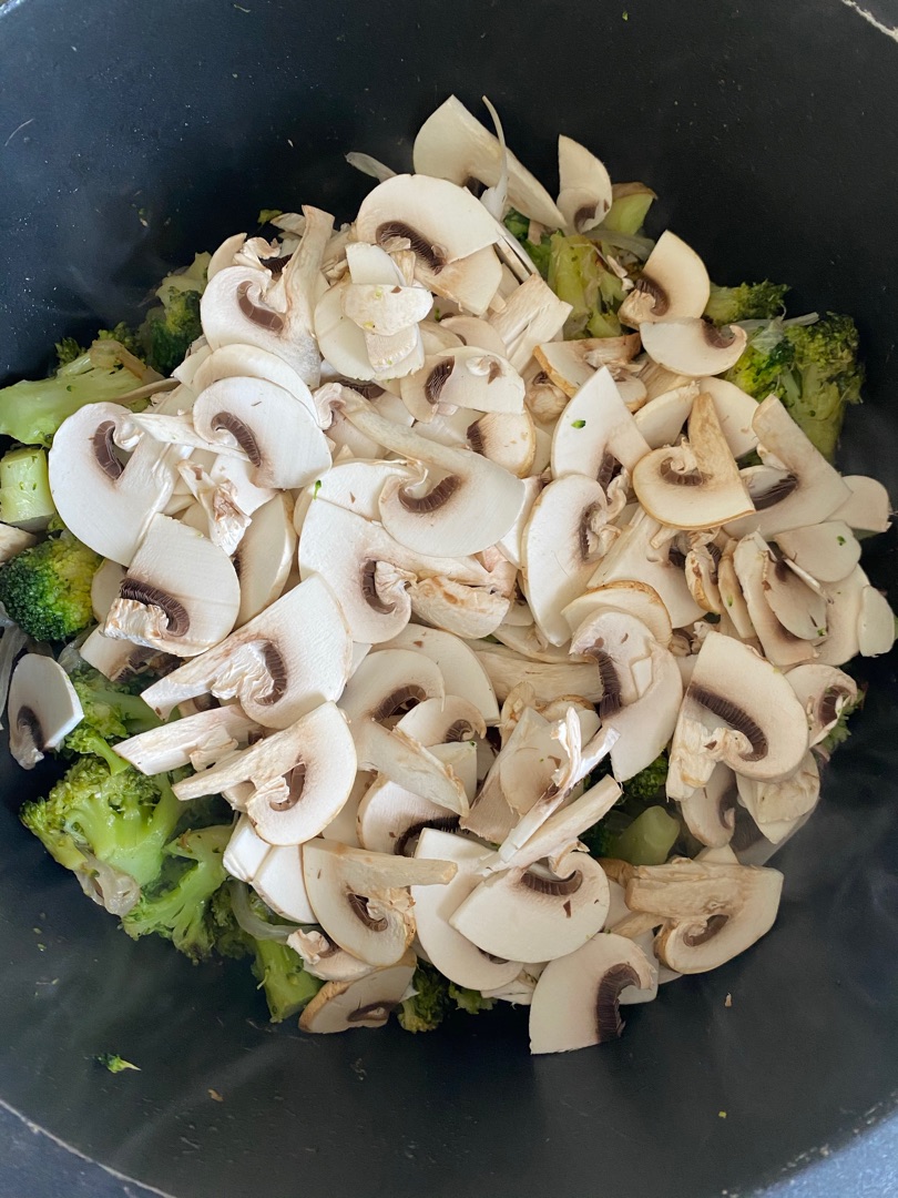 Pasta con brócoli, champiñones y leche de coco🥦🥥Step 0