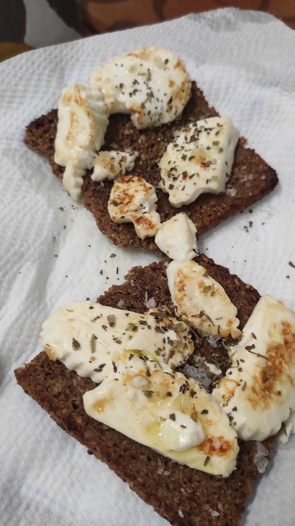 Tostadas con queso fresco a la plancha Tostadas con queso fresco a la plancha