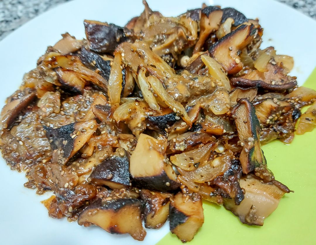 Setas shiitake con parmesano y chía Setas shiitake con parmesano y chía