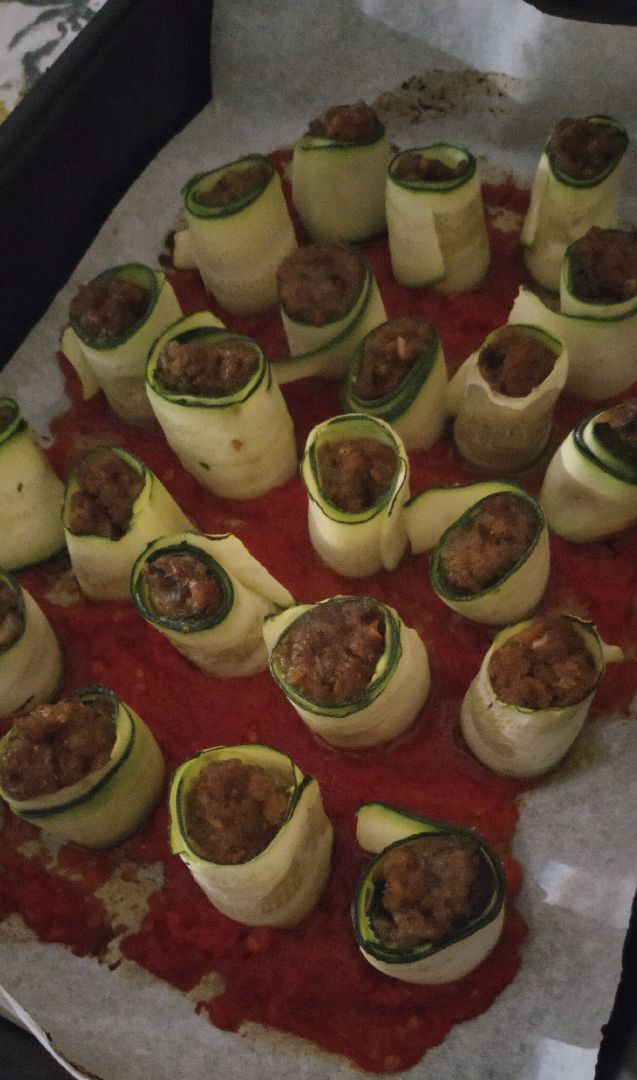 Rollitos de calabazin rellenos de verduras Rollitos de calabazin rellenos de verduras
