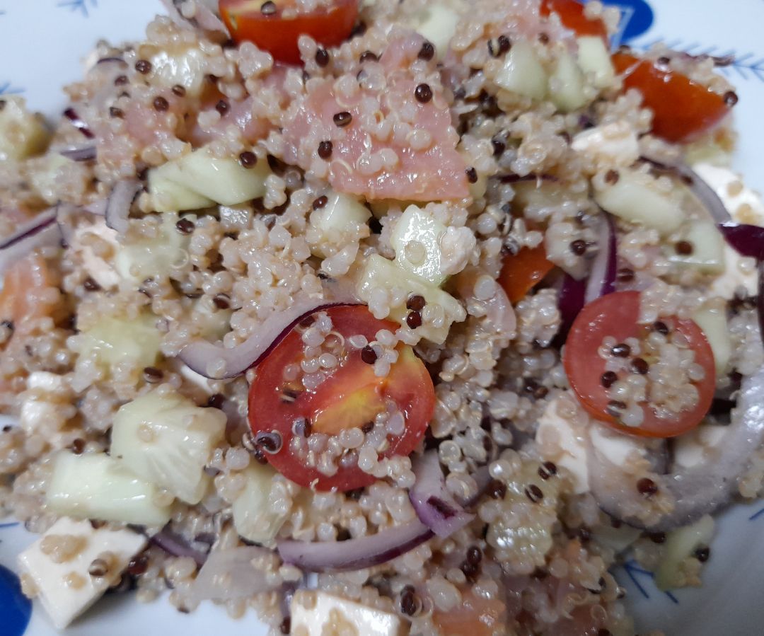 Ensalada de quinoa y salmón Ensalada de quinoa y salmón