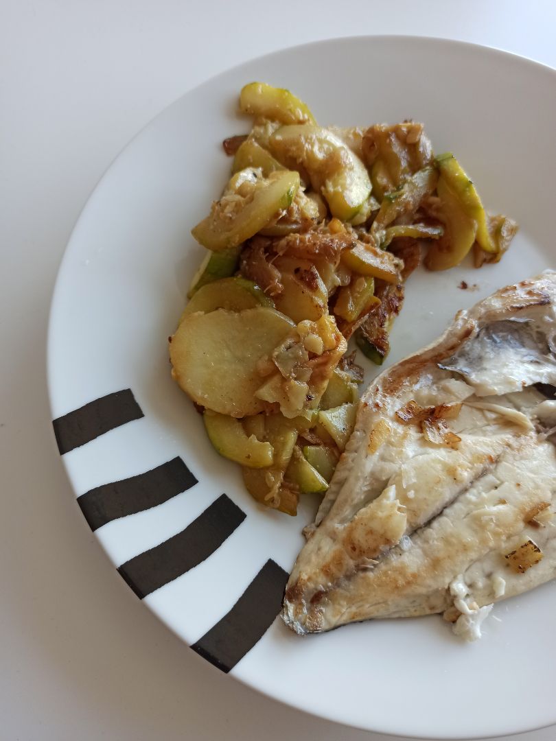 Dorada con calabacin y patata al microscopio Dorada con calabacin y patata al microscopio