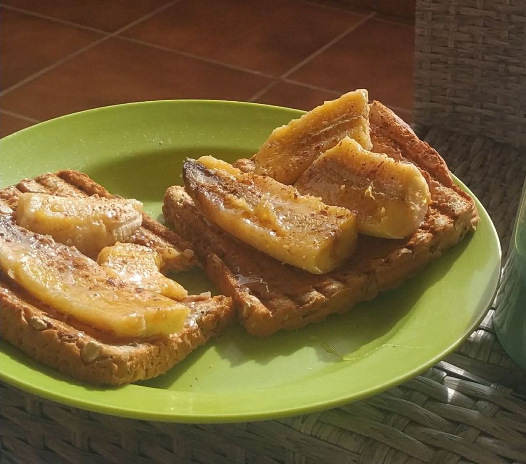 Tostada de Crema de Cacahuete y Plátano