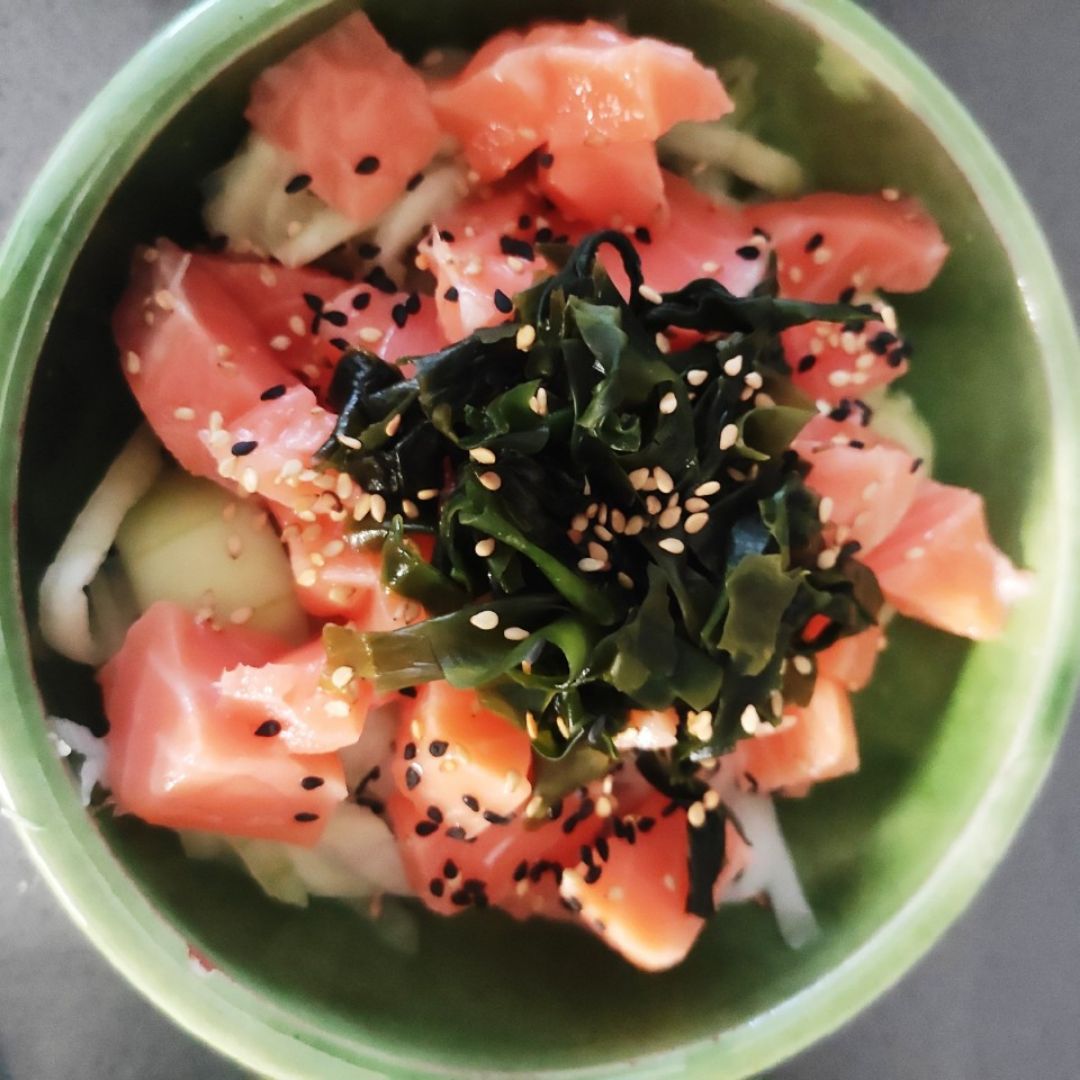 Poke de salmón y Kombu Poke de salmón y Kombu