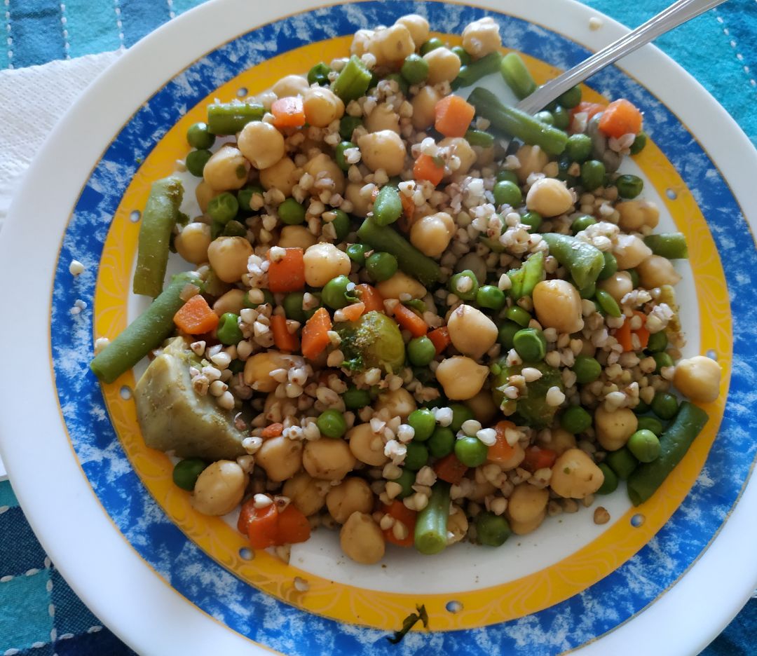 Revuelto de trigo sarraceno en grano con verduras y garbanzo Revuelto de trigo sarraceno en grano con verduras y garbanzo