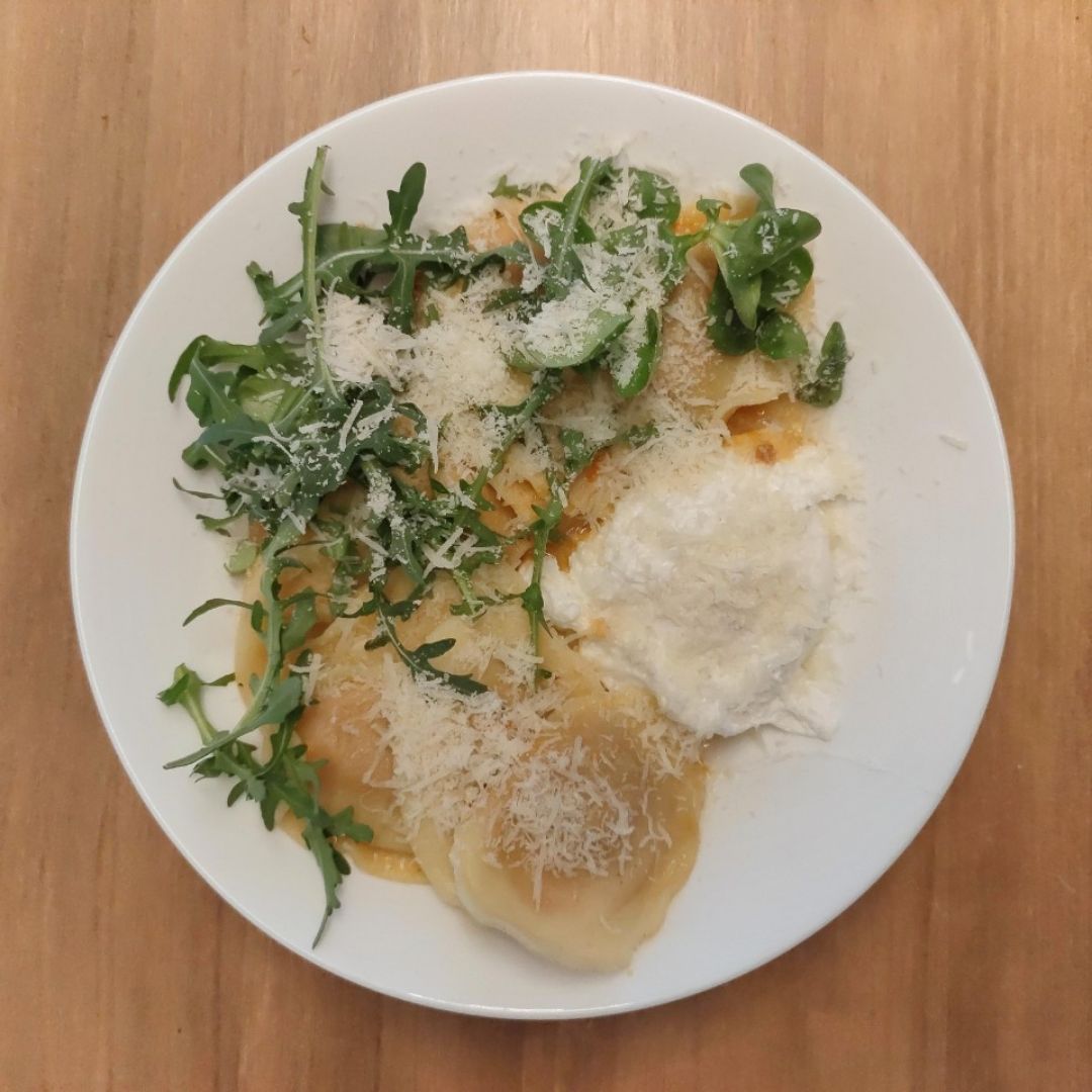 Tortellini con huevo y parmesano Tortellini con huevo y parmesano