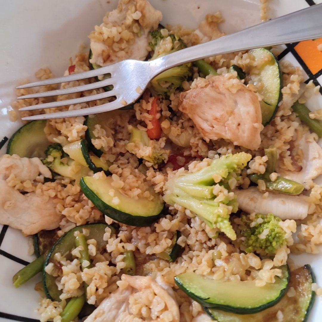 Bulgur con verduras y pollo Bulgur con verduras y pollo