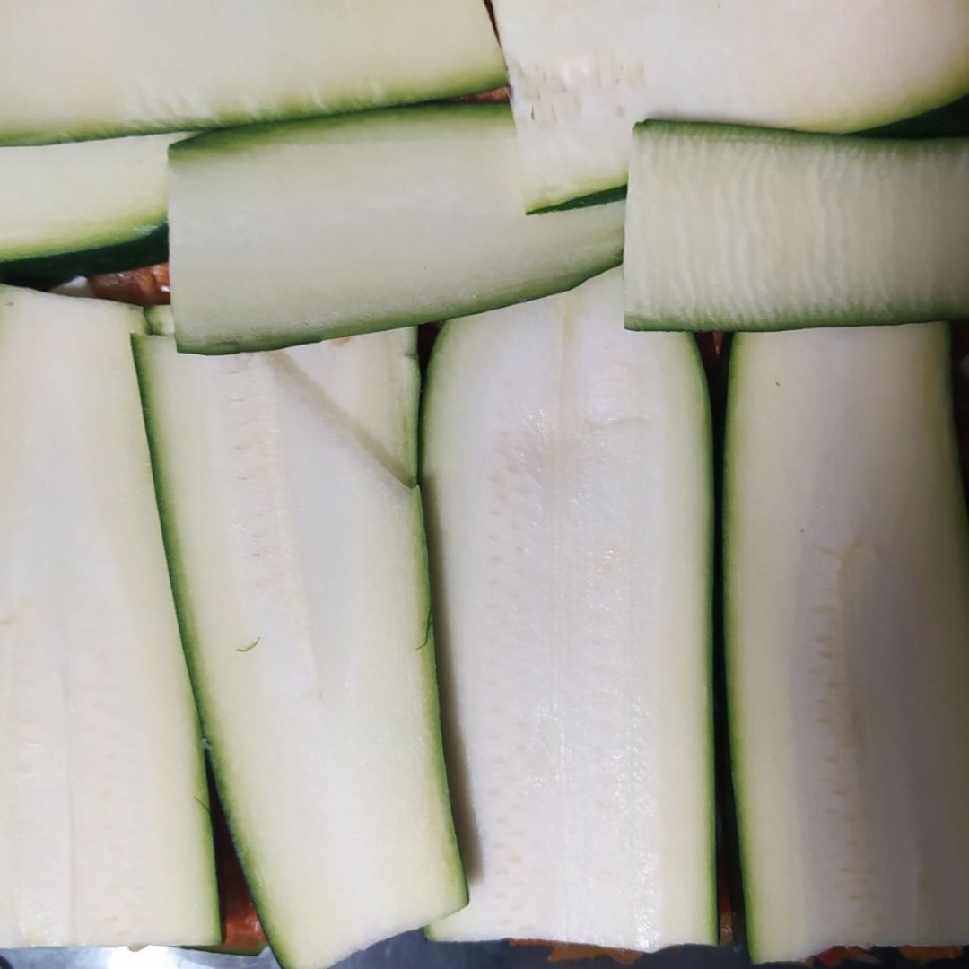 Lasaña de calabacín, atún y verduras con parmesano y mozarellaStep 0