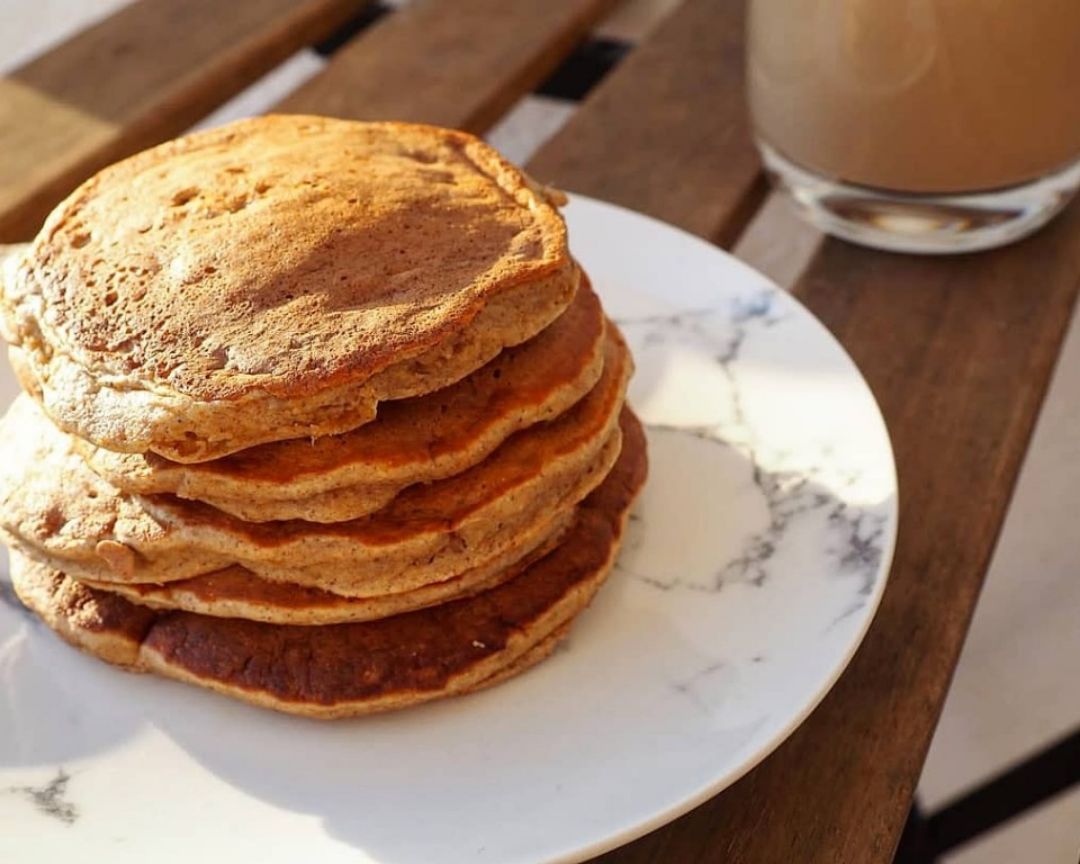 PANCAKES DE AVENA Y PLÁTANO PANCAKES DE AVENA Y PLÁTANO