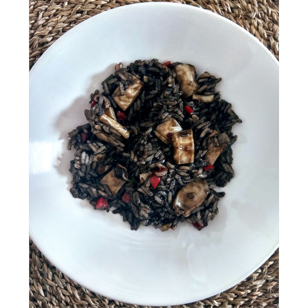 🦑Arroz con tinta de sepia y calamares🦑