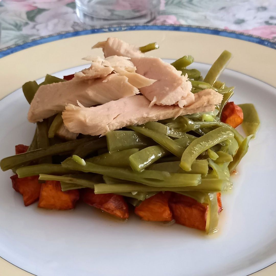 Ensalada de bonito , boniato y judias verdes con vinagreta de gengibre
