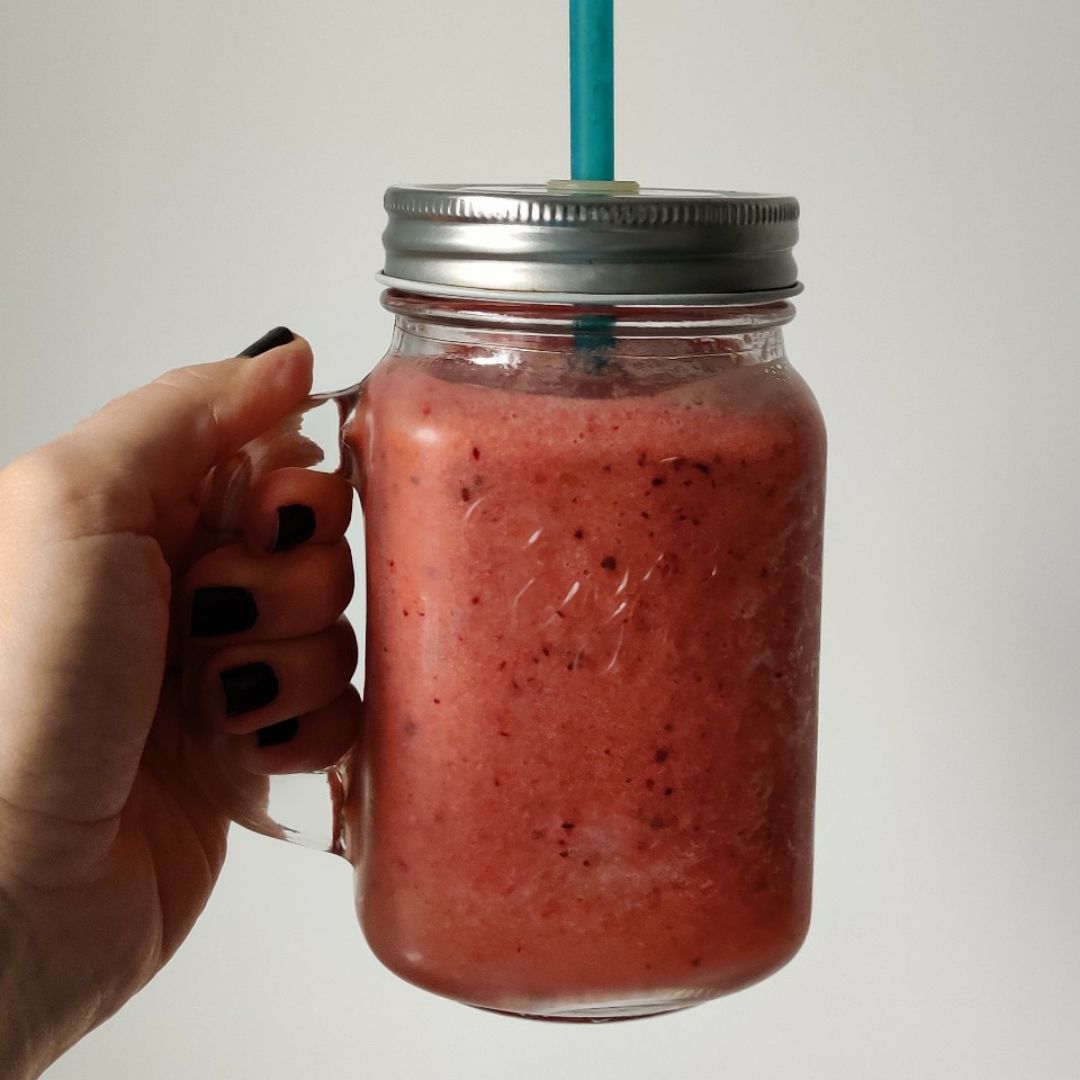 Batido de mandarinas, plátano y frutos rojos Batido de mandarinas, plátano y frutos rojos