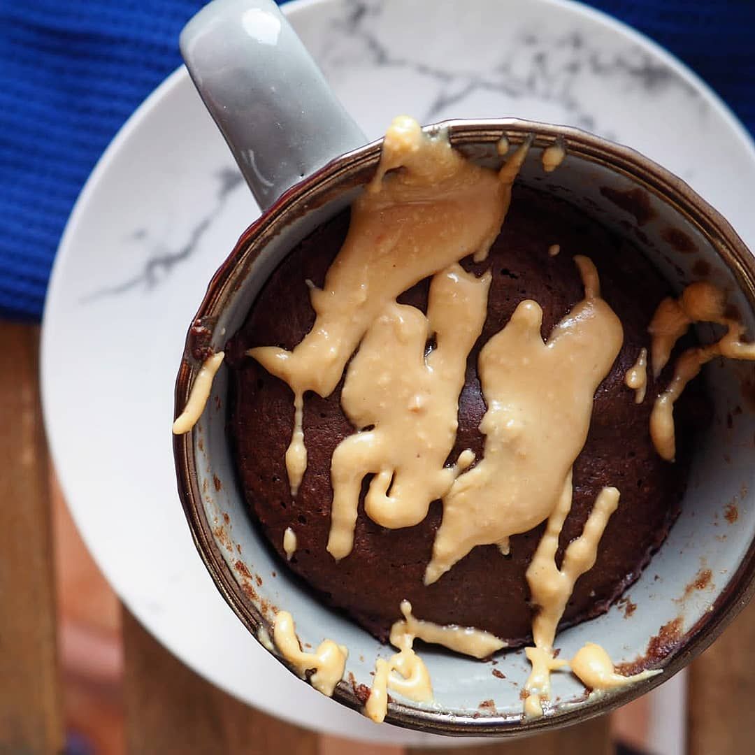 MUGCAKE DE CHOCOLATE CON PEANUT BUTTER MUGCAKE DE CHOCOLATE CON PEANUT BUTTER