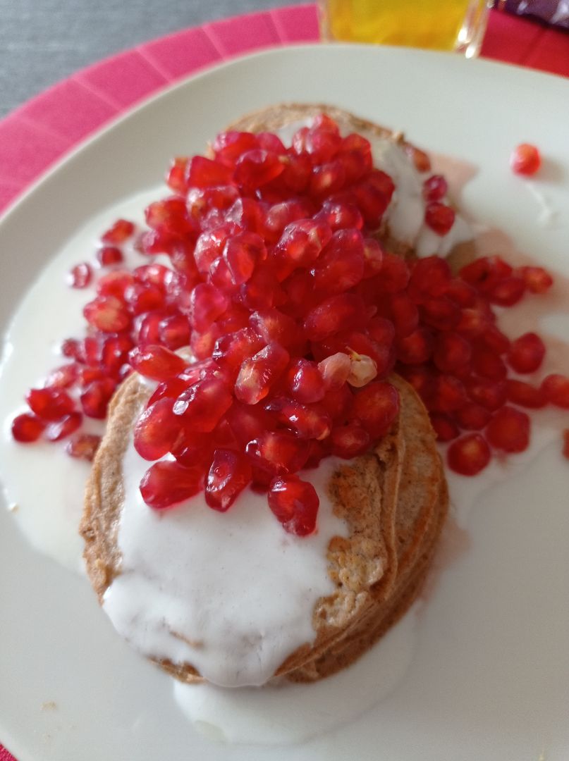 Tortitas de manzana y canela con granada y Kefir 😋