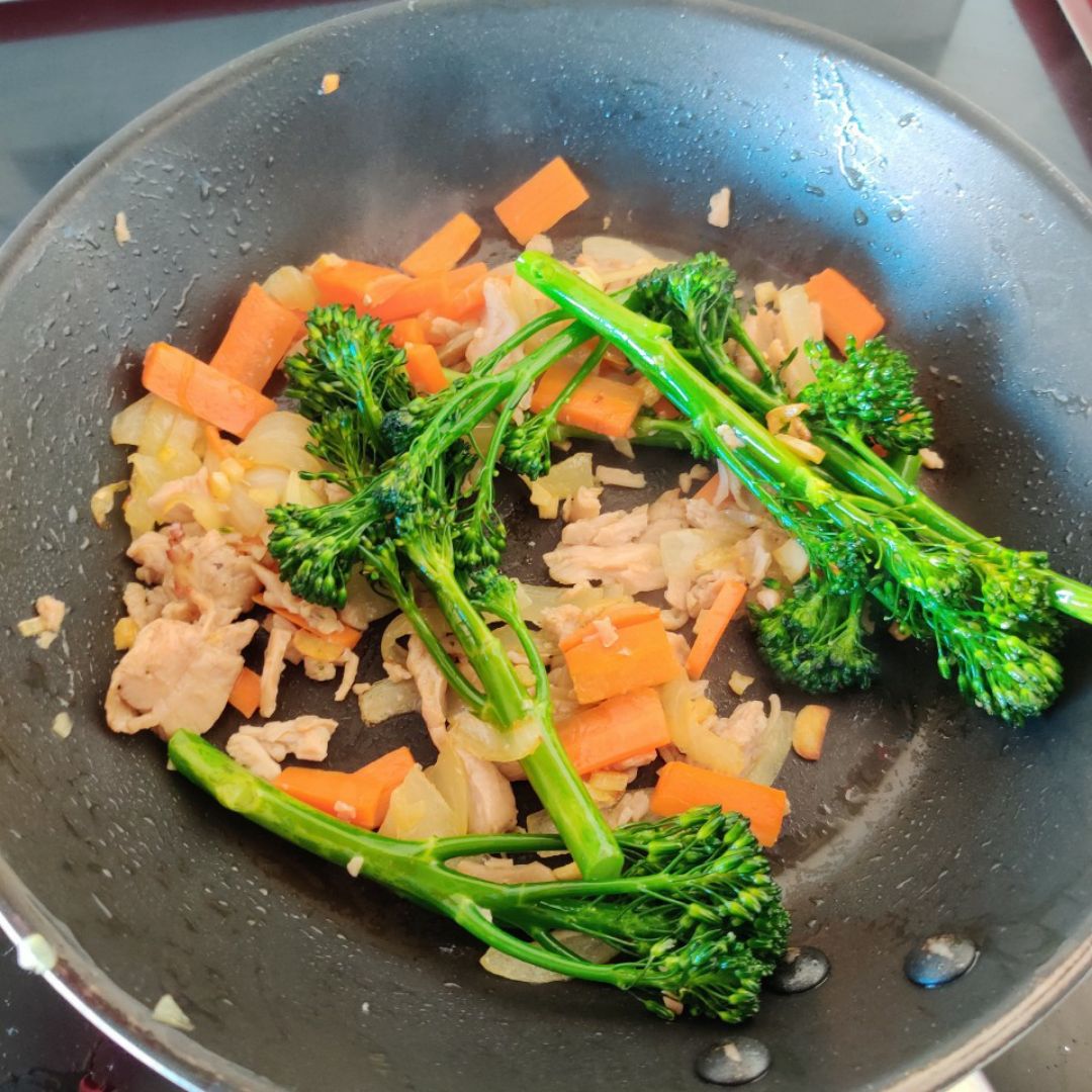 Arroz salteado con verduras y pollo Paso 2 Arroz salteado con verduras y pollo Paso 2