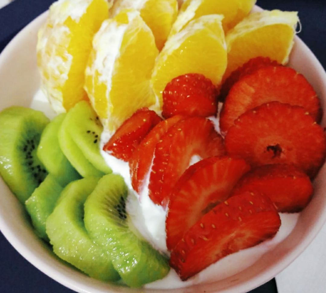 Yogurt de soja con frutas de temporada Yogurt de soja con frutas de temporada