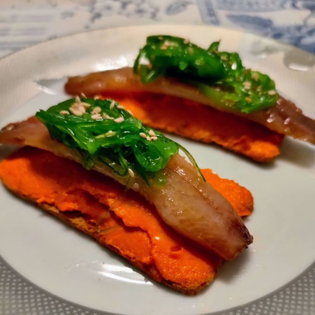 Minitosta paté pimiento del piquillo, sardina ahumada y wakame Paso 1 Minitosta paté pimiento del piquillo, sardina ahumada y wakame Paso 1