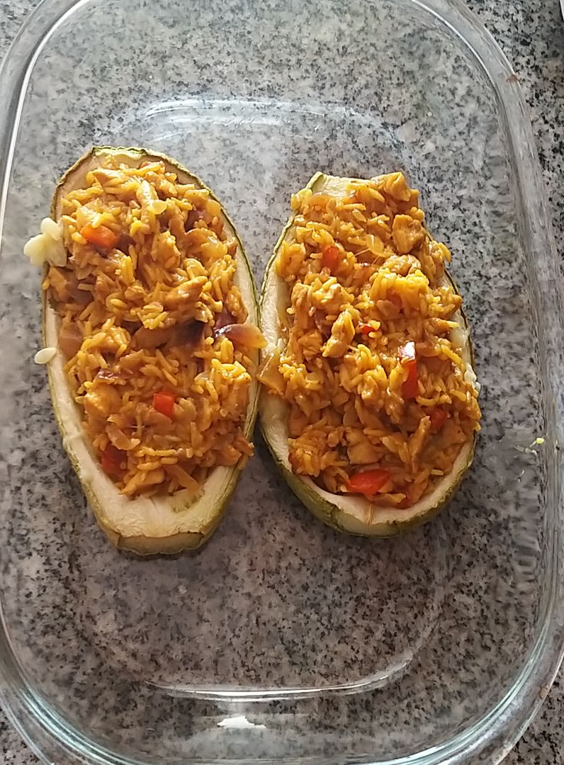 Calabacín relleno de arroz, pollo y verduras 🙂 Paso 3 Calabacín relleno de arroz, pollo y verduras 🙂 Paso 3