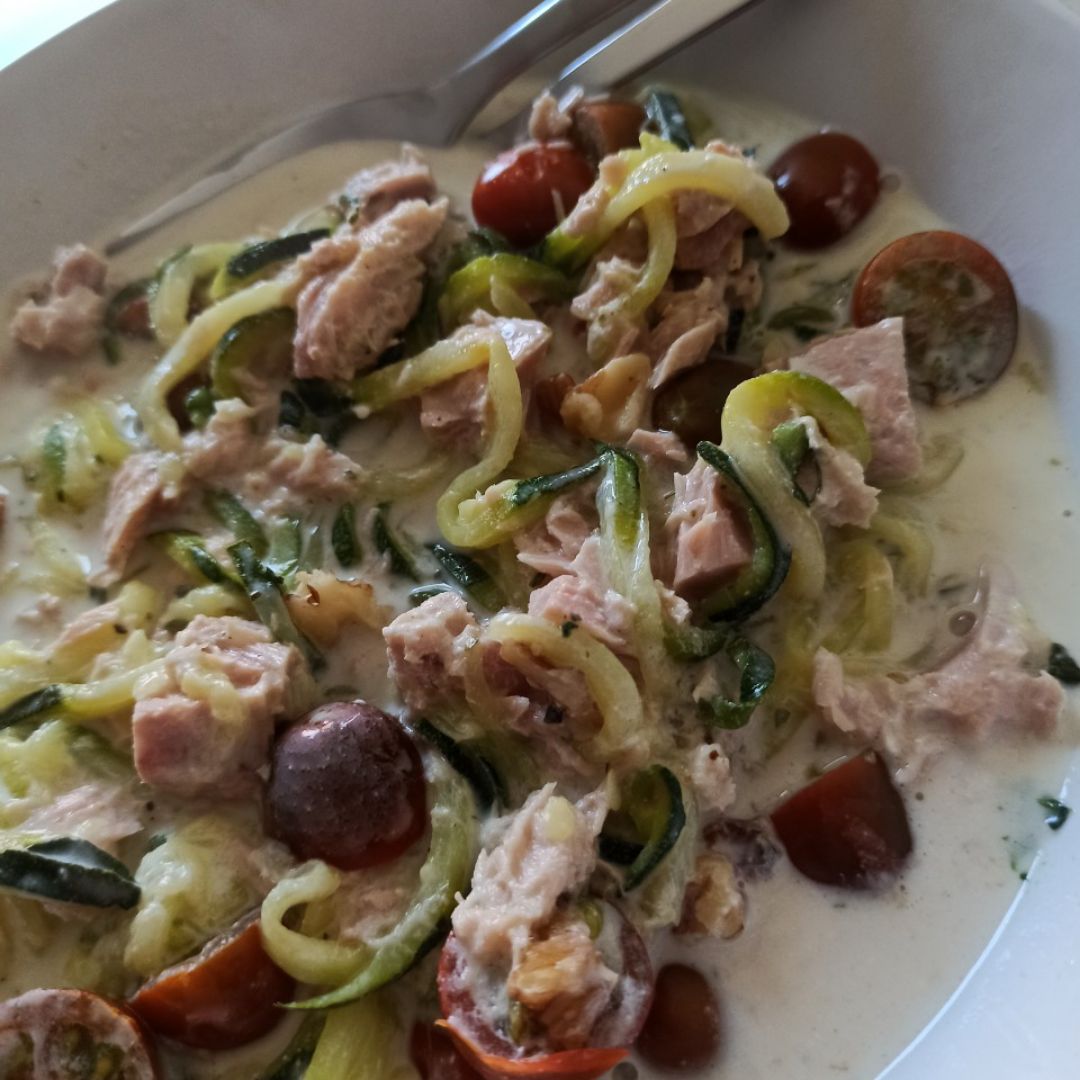 ESPAGUETIS DE CALABACÍN CON SALSA DE QUESO ESPAGUETIS DE CALABACÍN CON SALSA DE QUESO