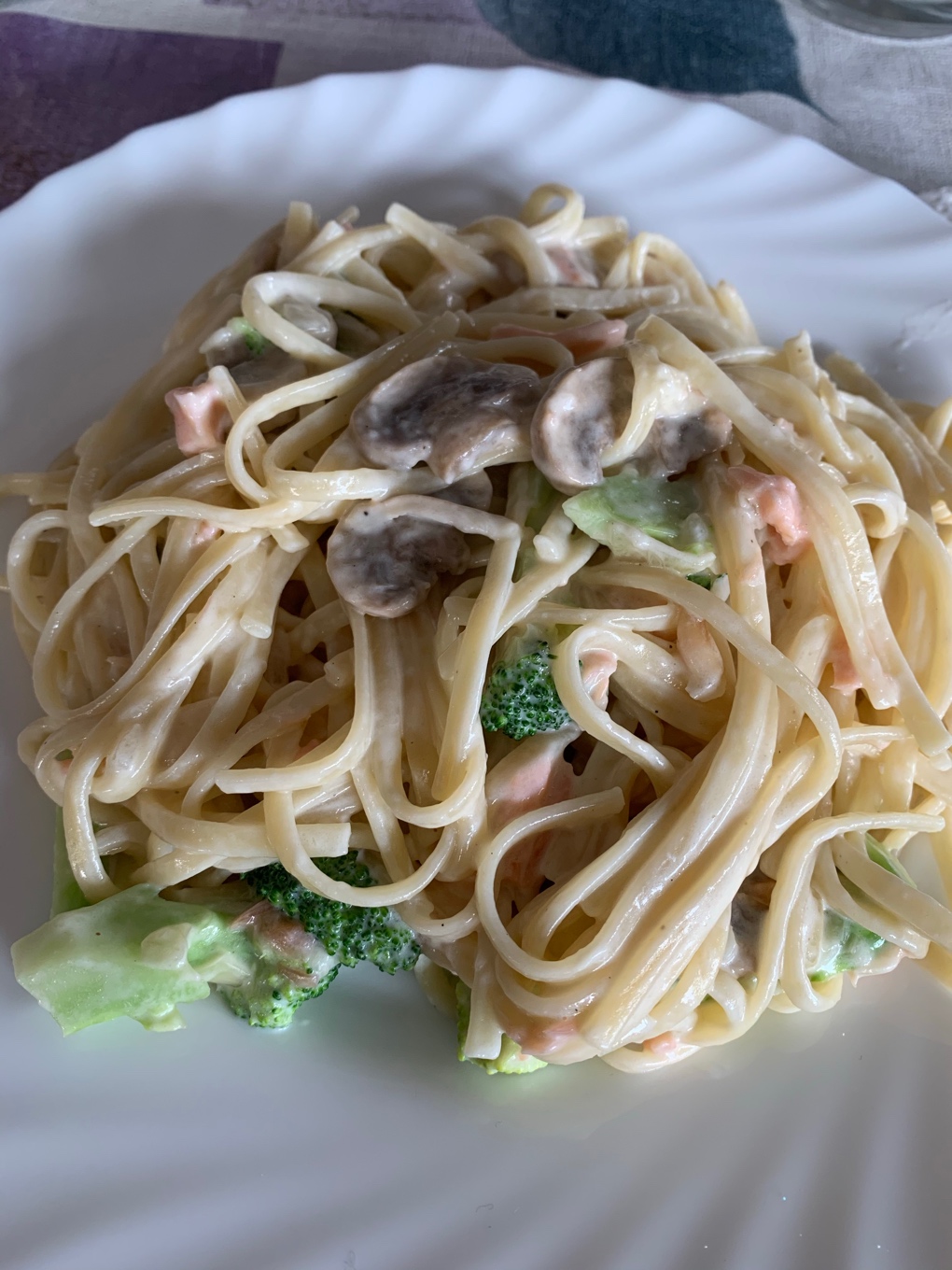 🍝 carbonara con salmón y 🥦