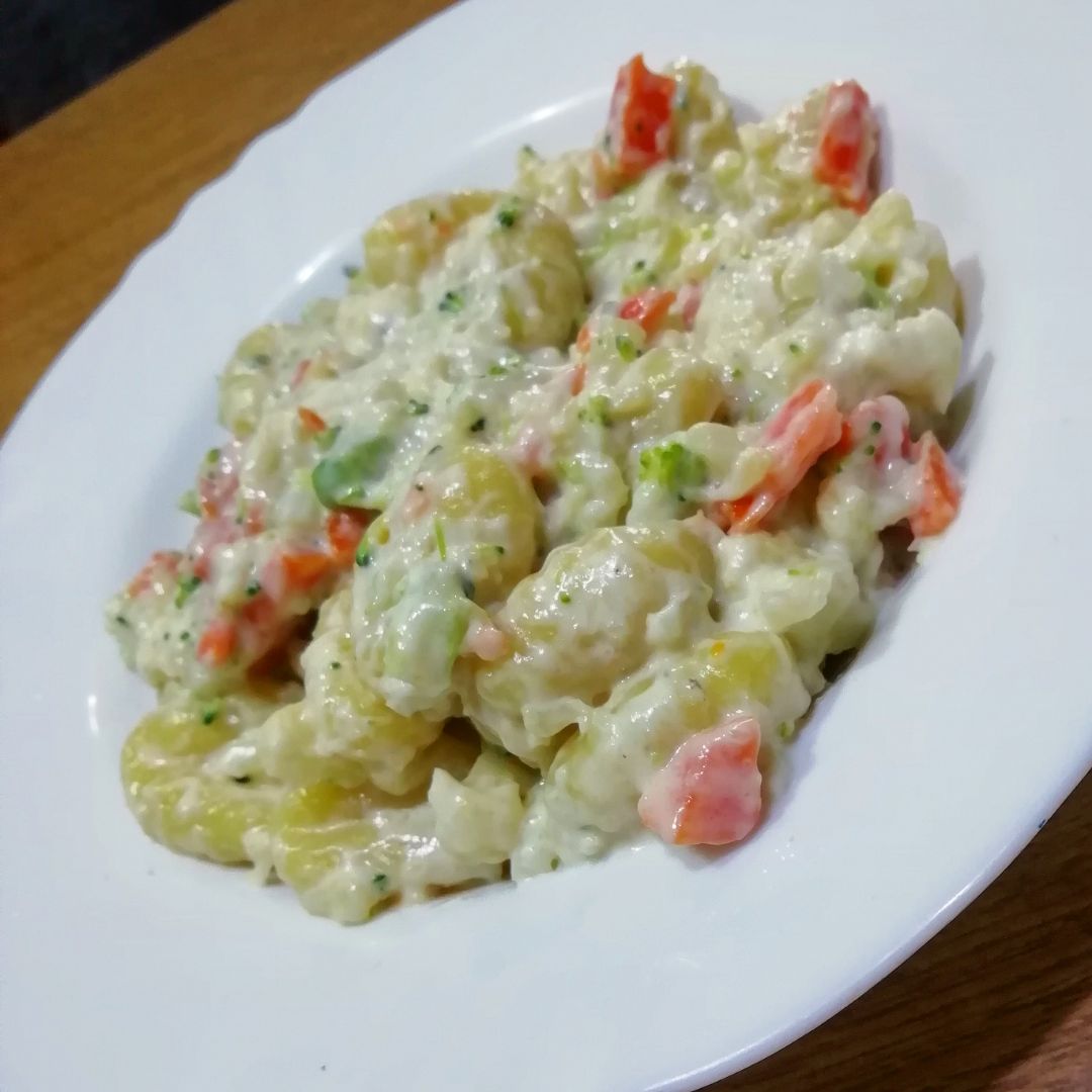 Ñoquis con verduras y salsa de queso azul🥦🥕🧀