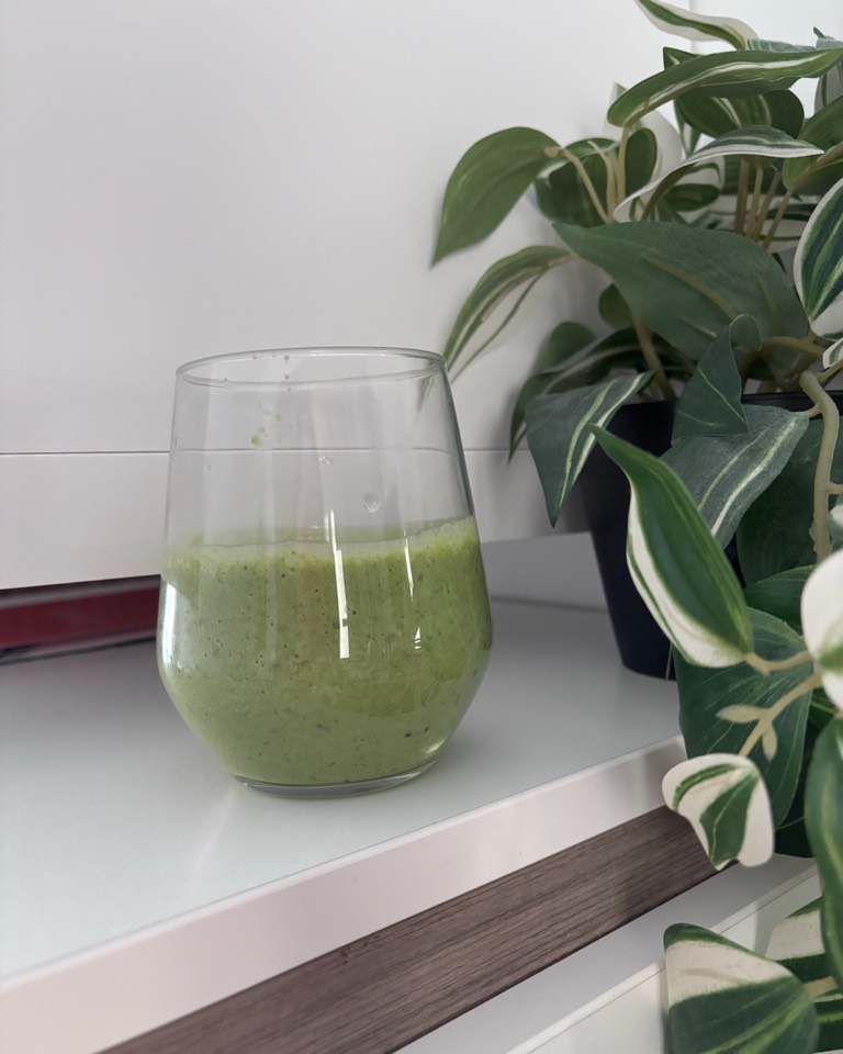 Batido de espinacas y frutas🥬🍌🍎 Batido de espinacas y frutas🥬🍌🍎