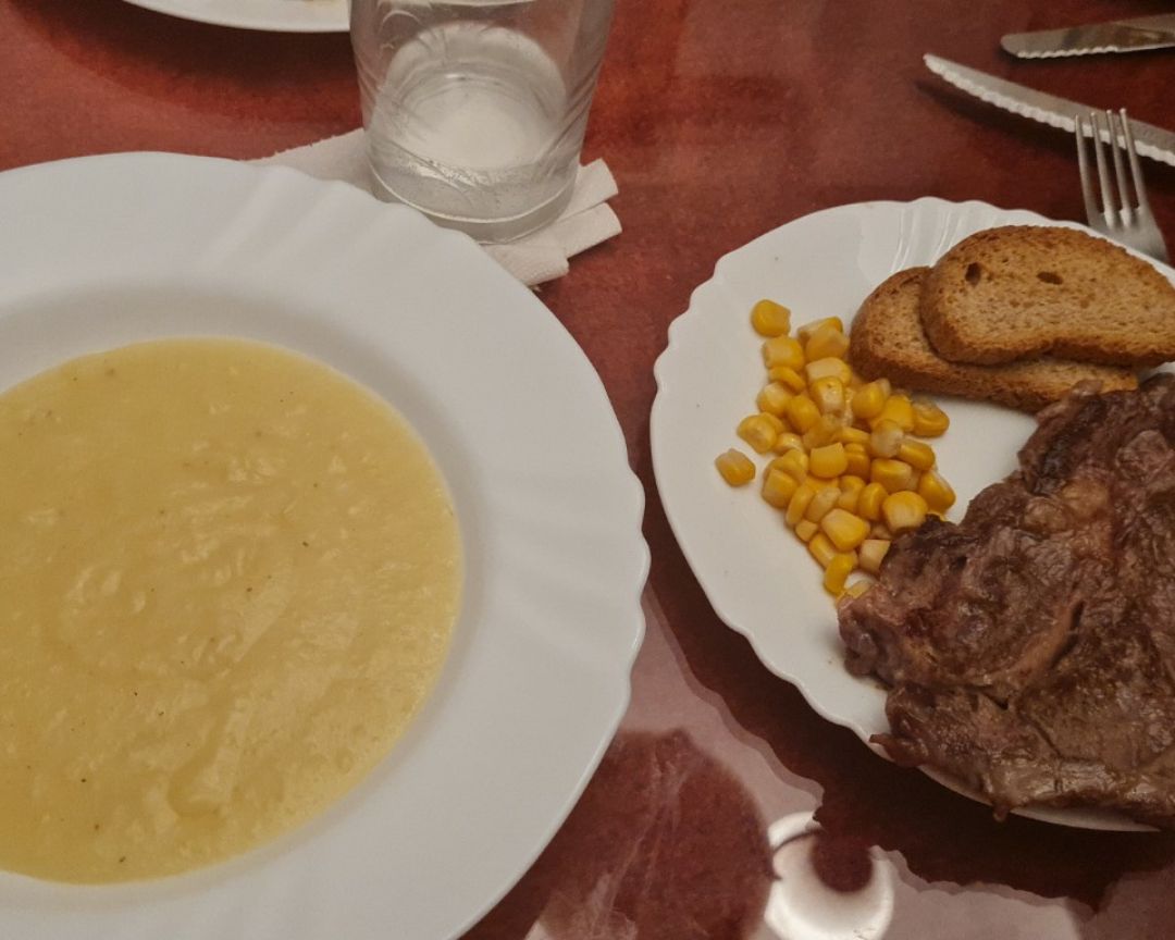 Crema de calabazin y ternera con maíz Crema de calabazin y ternera con maíz