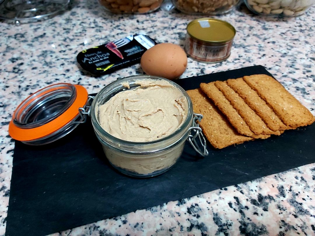 Pate de atún, anchoas y huevo duro Pate de atún, anchoas y huevo duro