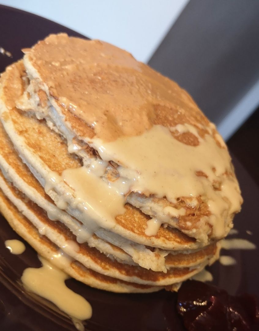 Pancakes con crema de cacahuete y tahin Pancakes con crema de cacahuete y tahin