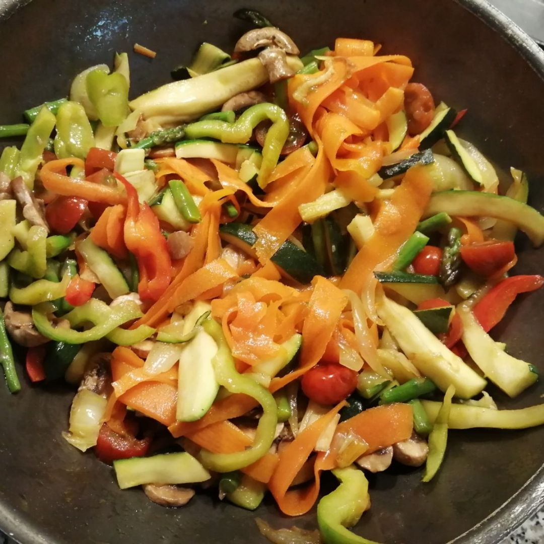 Pasta con verduras al estilo asiático. Paso 1 Pasta con verduras al estilo asiático. Paso 1
