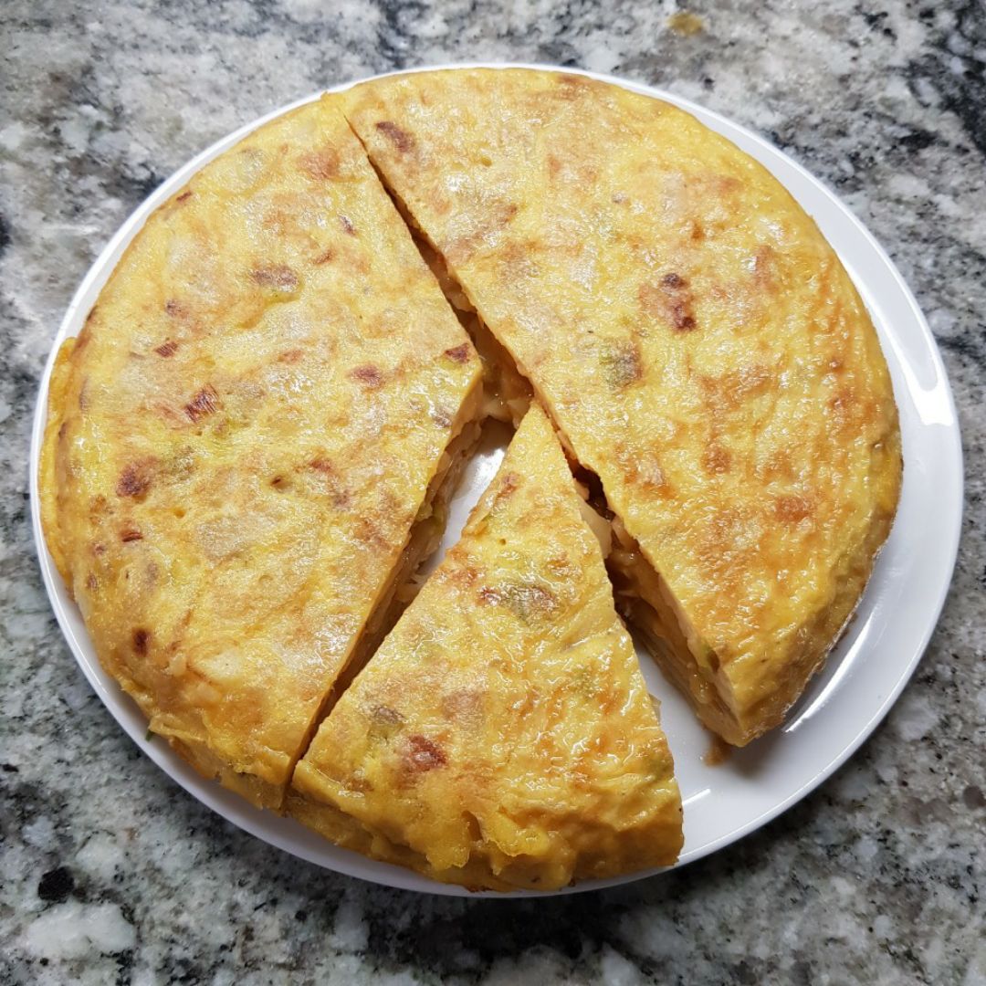 Tortilla de patatas con ajos tiernos Tortilla de patatas con ajos tiernos